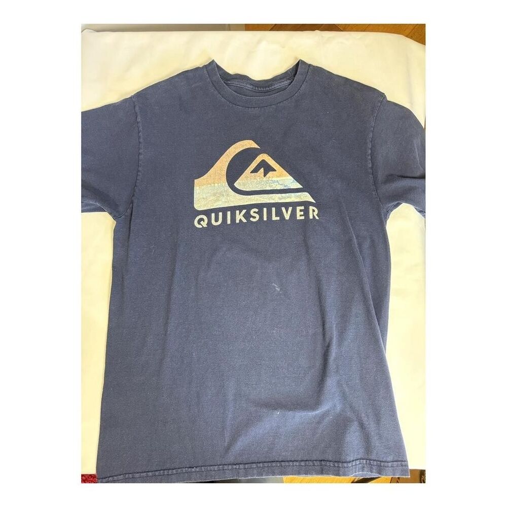 Quiksilver Men's Blue and Navy T-shirt